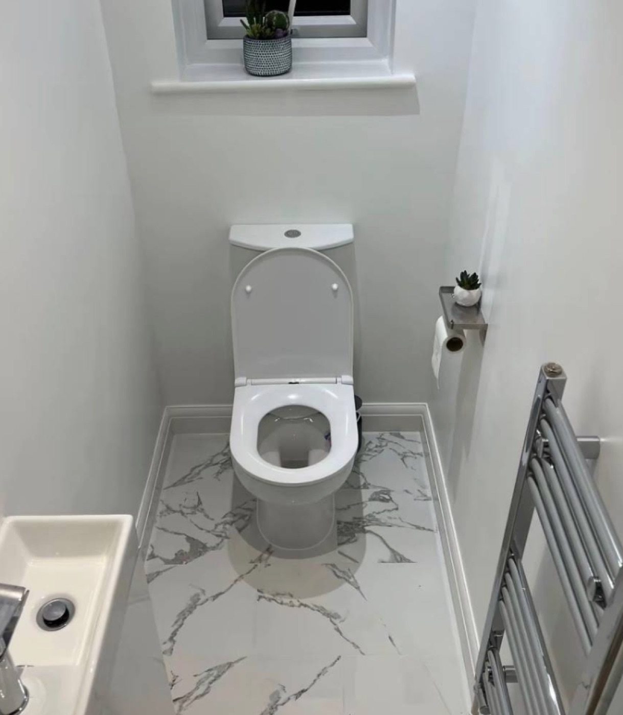 Łazienka po wykonaniu prac hydraulicznych